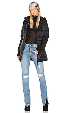 КУРТКА С КАПЮШОНОМ КАМПУС Canada Goose $650 