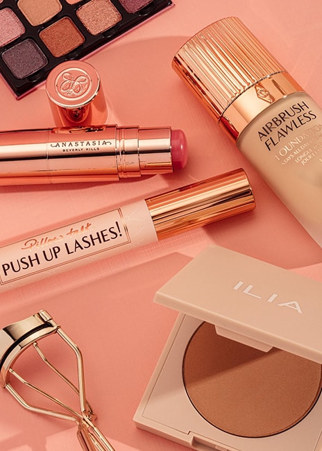 Войти в косметический магазин